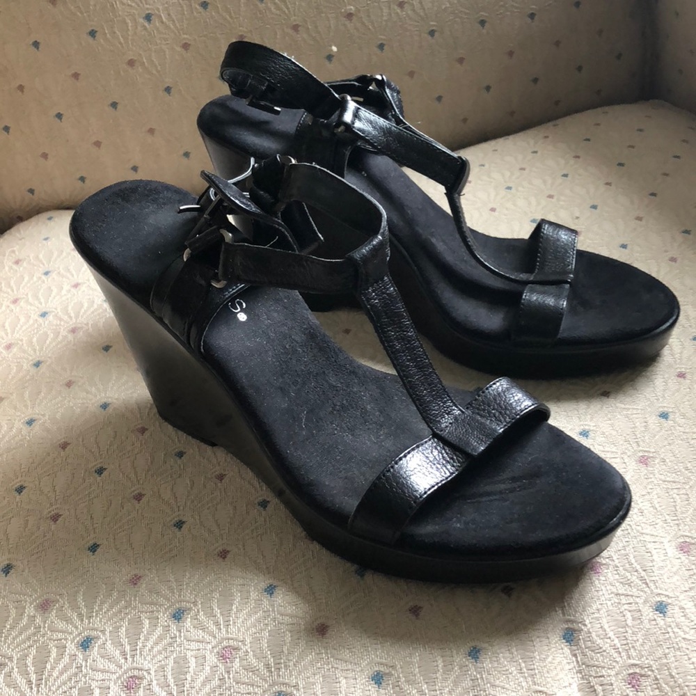 Black Wedge T-strap sandal